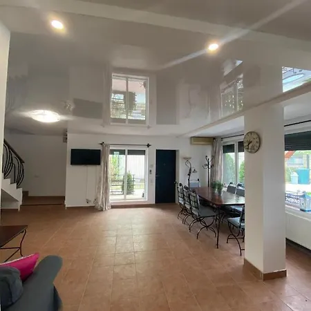 Ammos Mamaia 120 Metri De Plaja Navodari