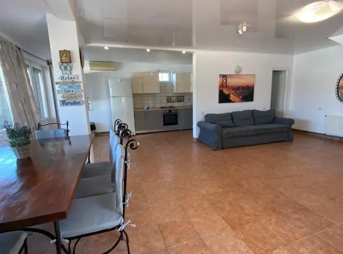 Ammos Mamaia 120 Metri De Plaja Navodari